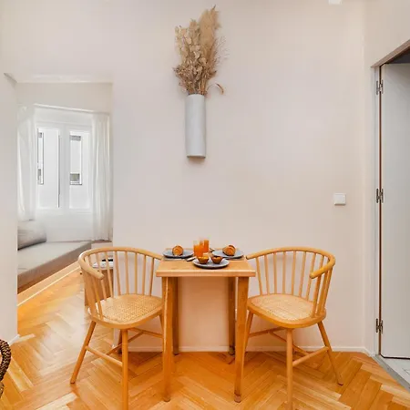 Whome Charm Walk To Graca Viewpoints Lissabon