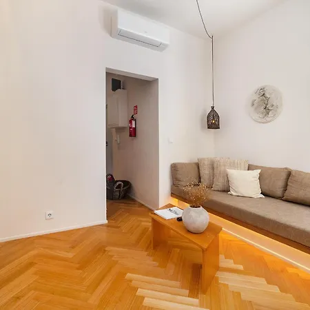 Whome Charm Walk To Graça Viewpoints Lisboa