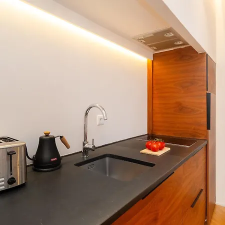 Whome Charm Walk To Graca Viewpoints Lissabon