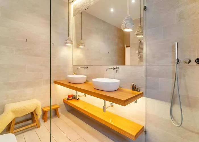 Whome Charm Walk To Graca Viewpoints דירה