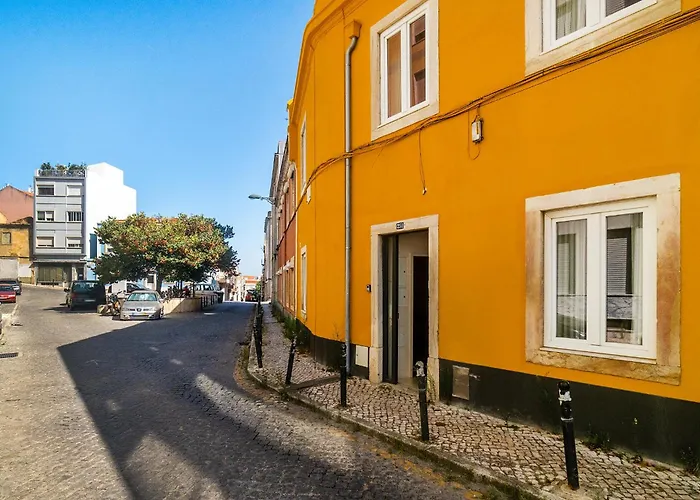 Whome Charm Walk To Graca Viewpoints *