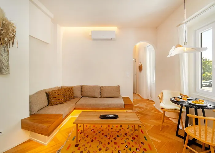 Whome Charm Walk To Graca Viewpoints ליסבון