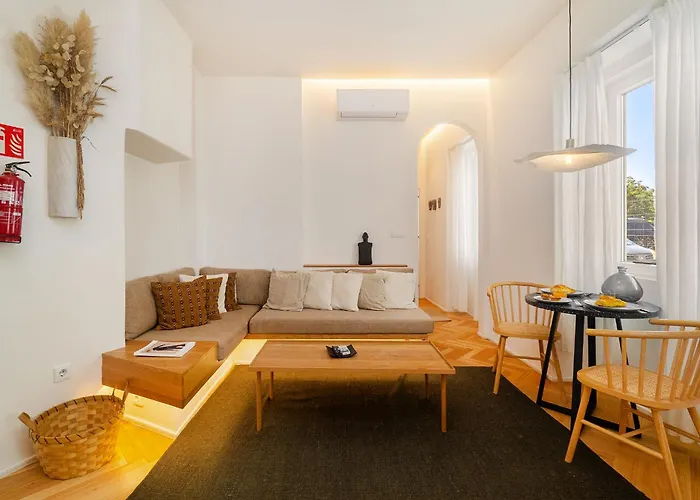 Whome Charm Walk To Graca Viewpoints דירה *