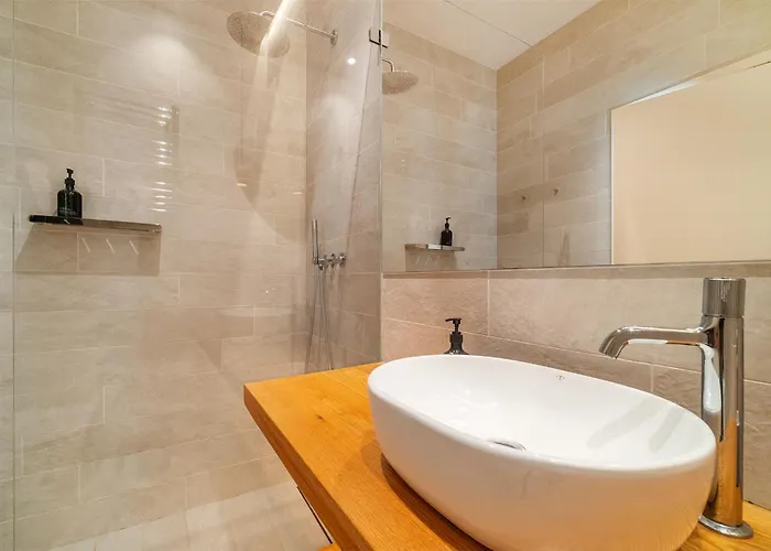 Whome Charm Walk To Graca Viewpoints דירה