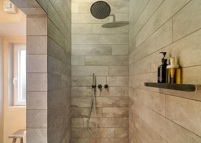 Whome Charm Walk To Graca Viewpoints * ליסבון