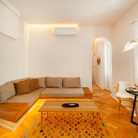 Whome Charm Walk To Graca Viewpoints Lisboa